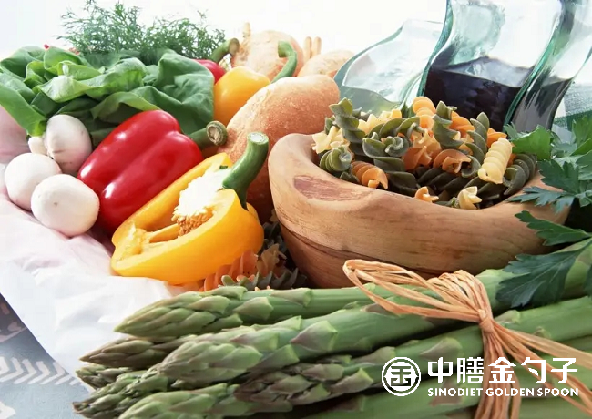 央廚預(yù)制菜引領(lǐng)餐飲業(yè)變革，提升生活品質(zhì).png